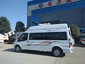 福特新世代全順V348長(zhǎng)軸高頂B型房車(chē)交付客戶(hù)